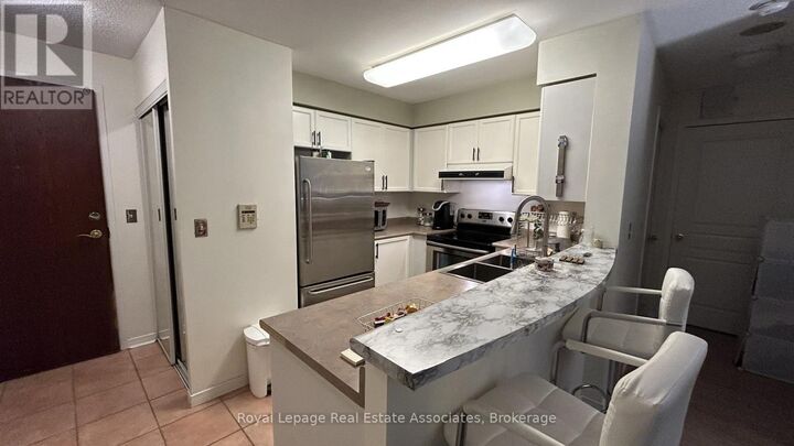 Property Photo:  2585 Erin Centre Boulevard 606  ON L5M 6Z8 