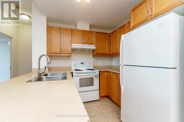 Property Photo:  28 Byng Avenue 1507  ON M2N 7H4 