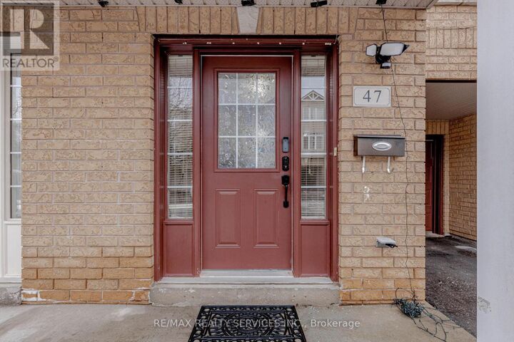 Property Photo:  47 Curran Hall Crescent  ON M1G 0A1 