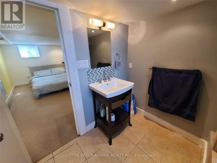 Property Photo:  31 Gilpin Avenue Lower  ON M6M 1G7 