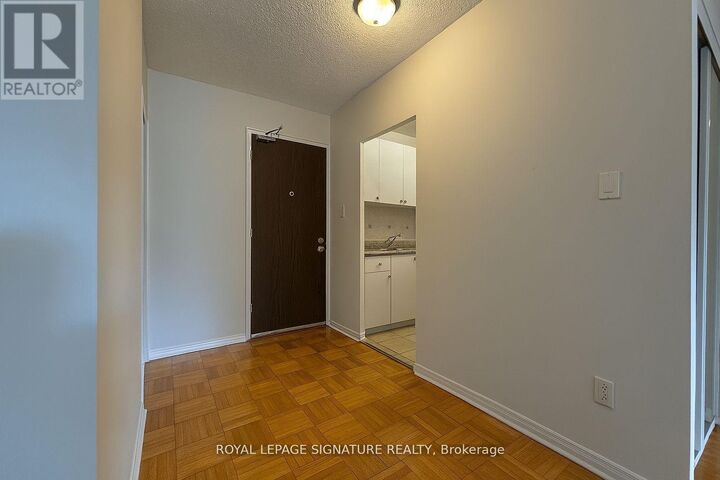 Property Photo:  990 Avenue Road 107  ON M5P 2K8 