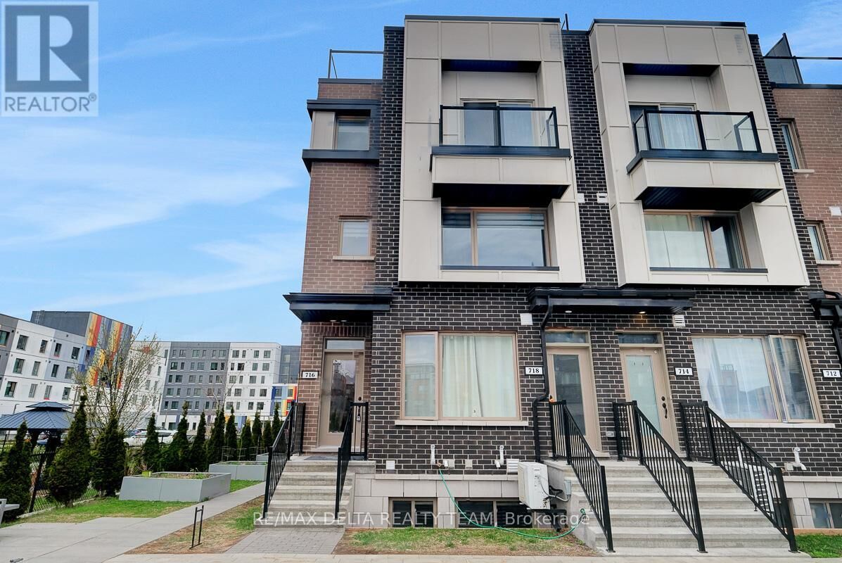 Property Photo: 716 Kizis Private 11 ON K1K 5A8