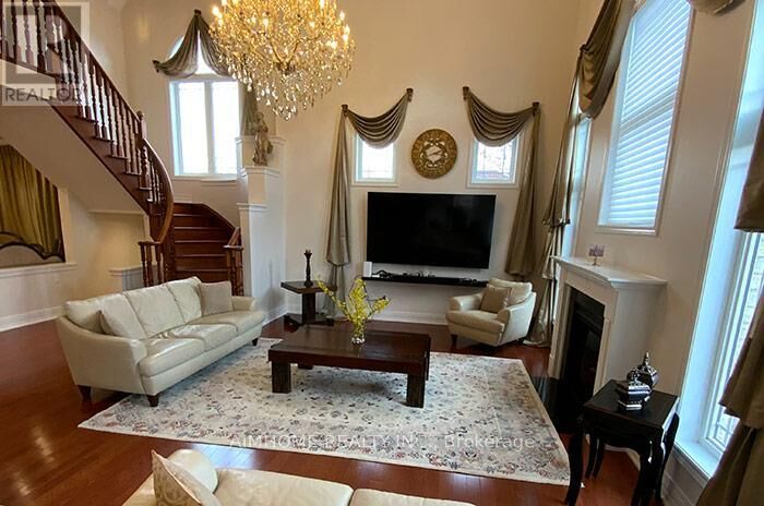 Property Photo:  117 Snively Street  ON L4E 4N9 