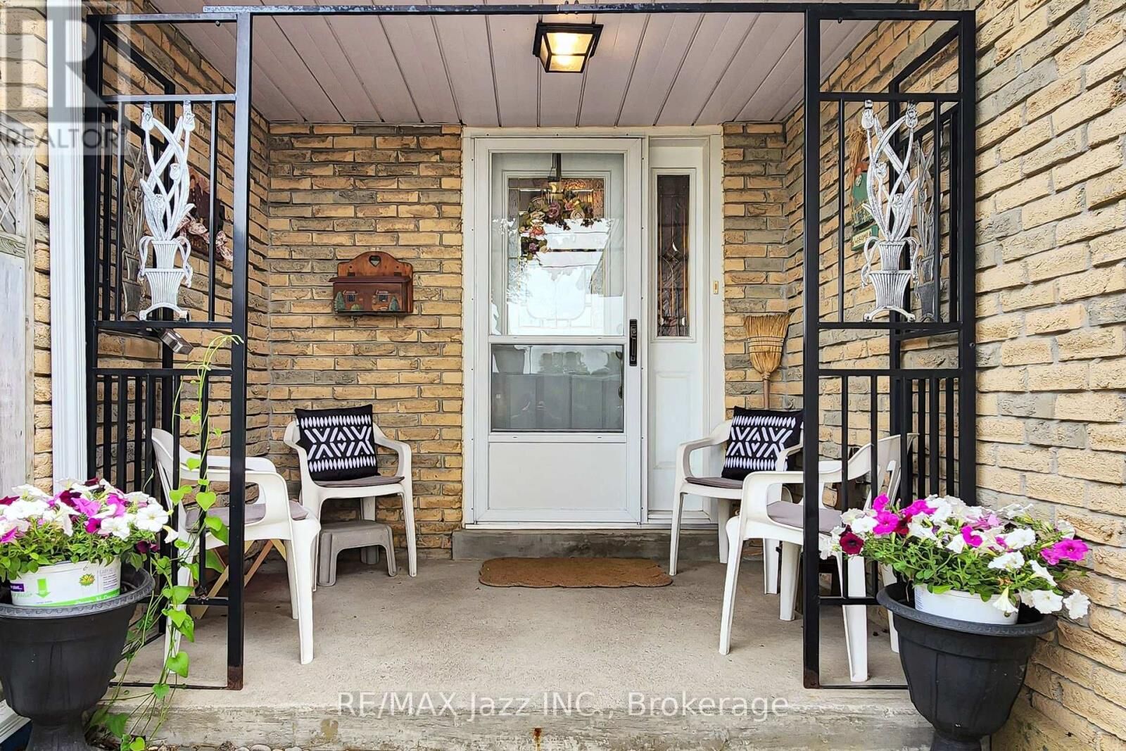 Property Photo:  115 Glovers Road  ON L1G 3Y1 