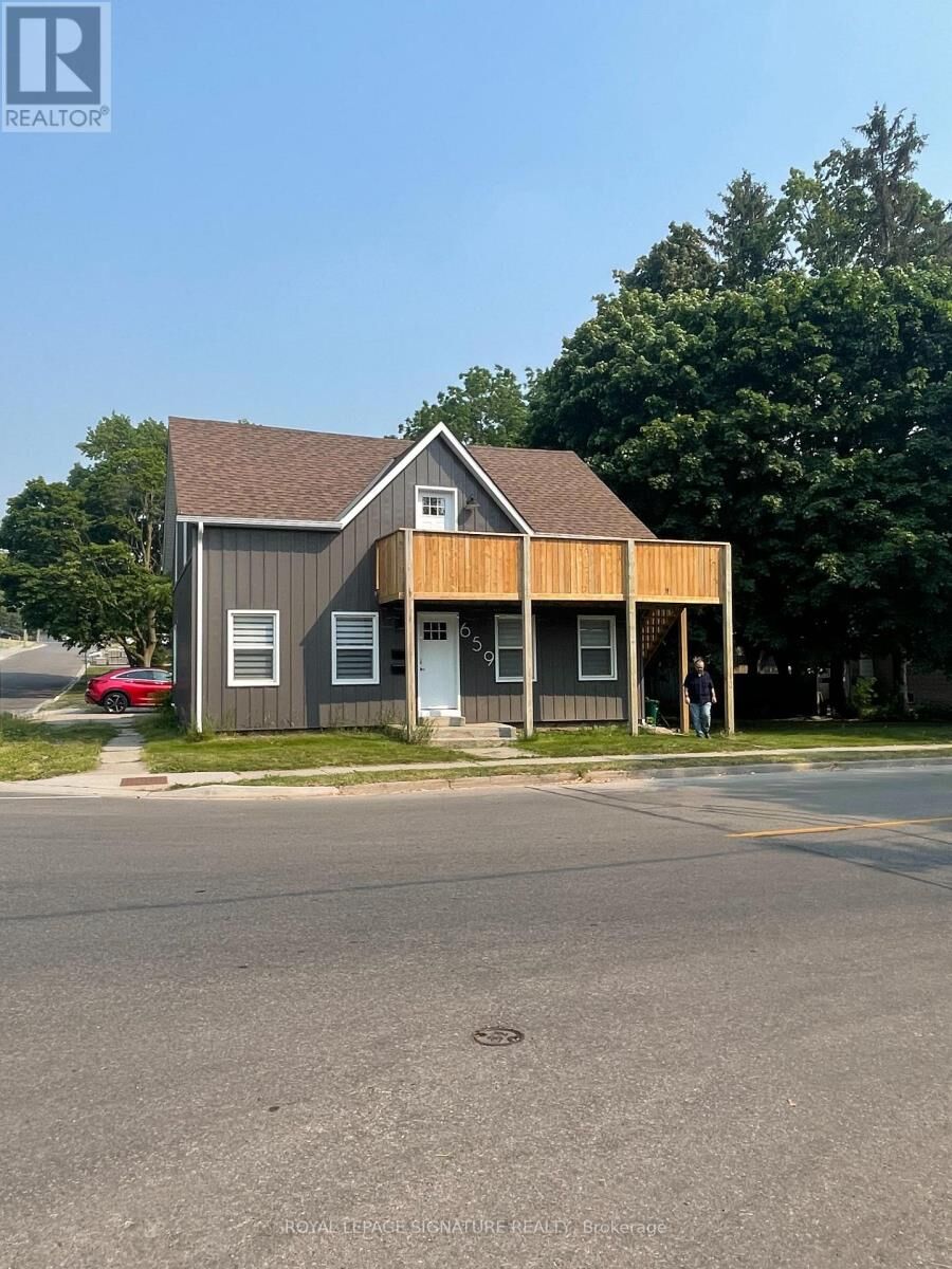 Property Photo:  659 Dolph Street North Upper  ON N3H 2B5 