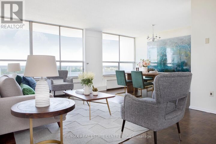 Property Photo: 150 Graydon Hall Drive 1002 ON M3A 3B3