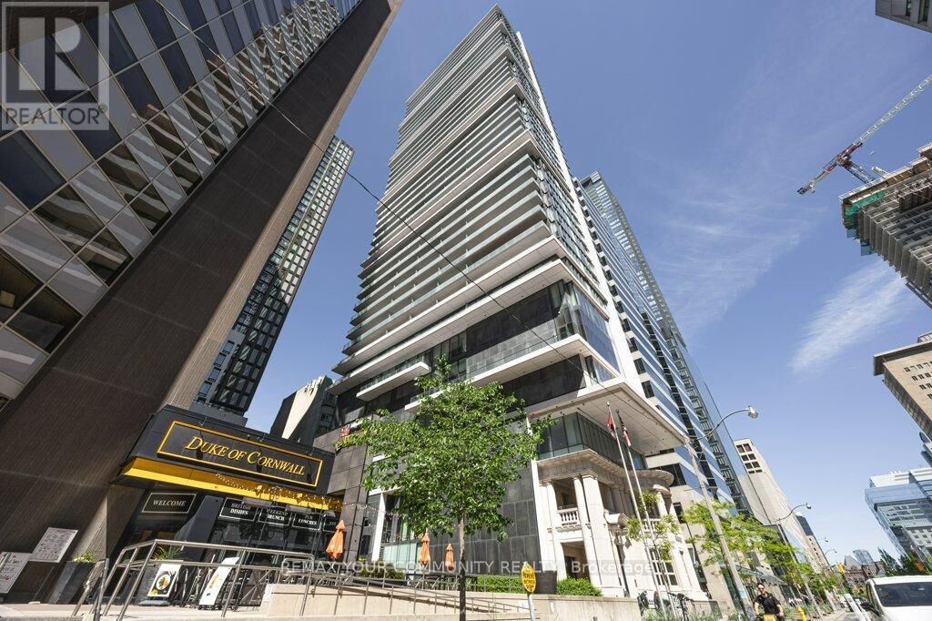 Property Photo:  426 University Avenue 1002  ON M5G 1S9 