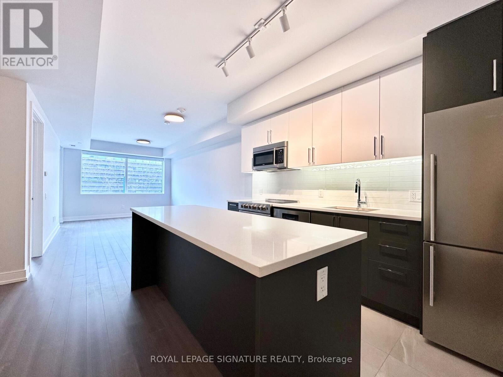 Property Photo:  664 Spadina Avenue 210  ON M5S 0G4 