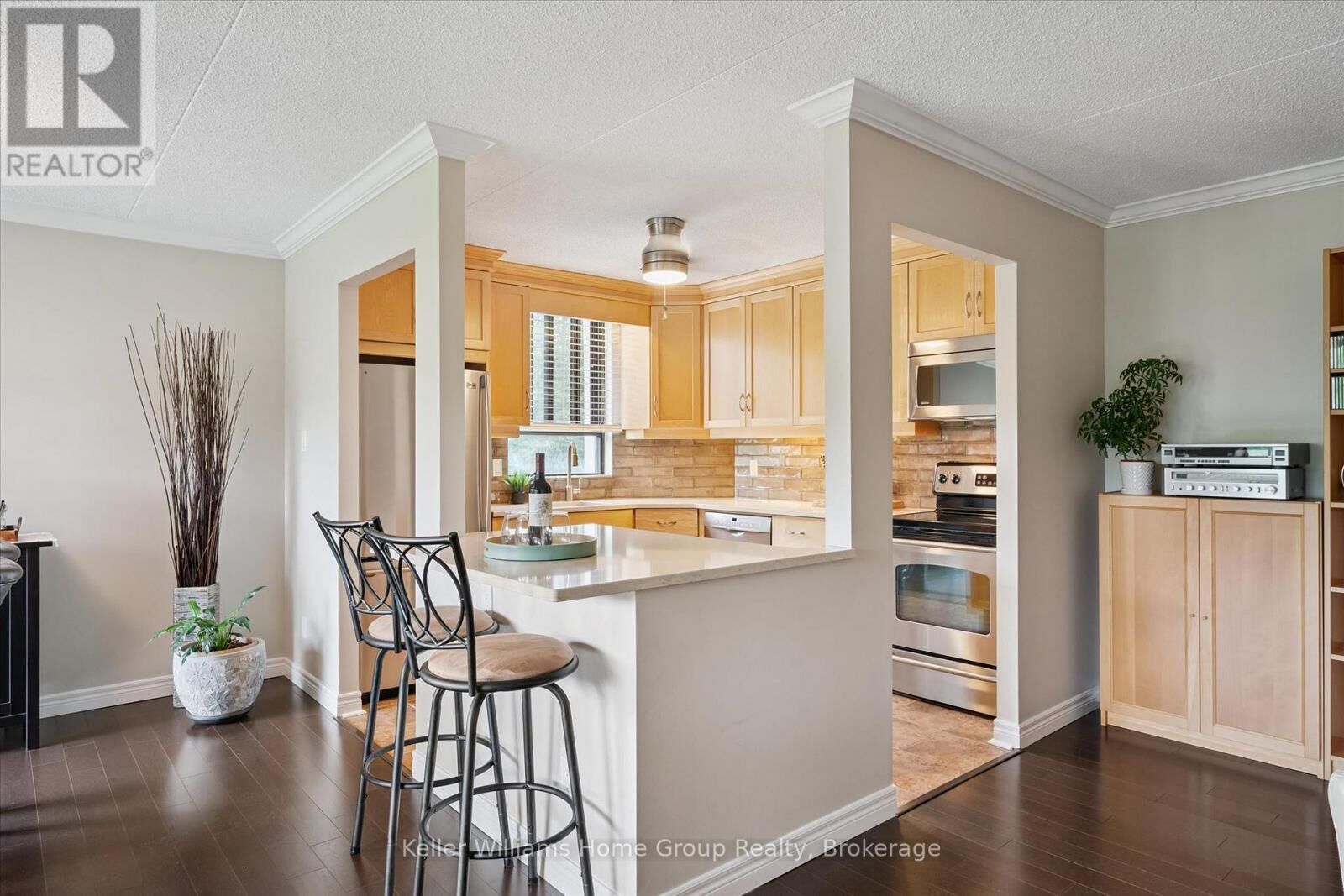 Property Photo:  22 Marilyn Drive 408  ON N1H 7T1 