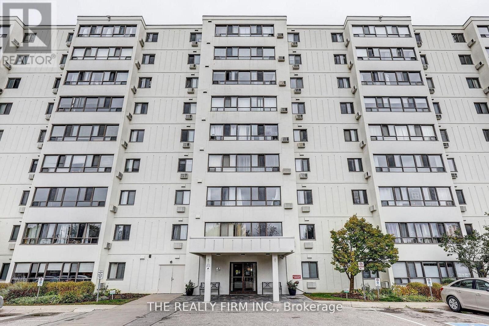 Property Photo:  135 Baseline Road West 910  ON N6J 4W4 