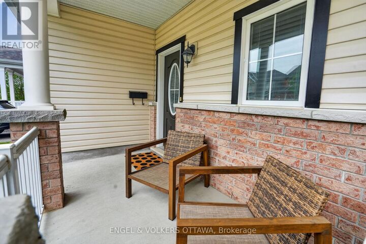 Property Photo:  166 Lily Pond Street  ON K2M 0J5 