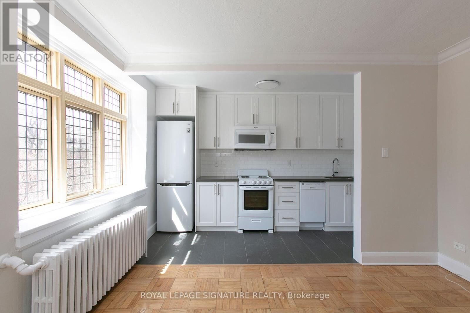 Property Photo:  398 Avenue Road 523  ON M4V 2H4 