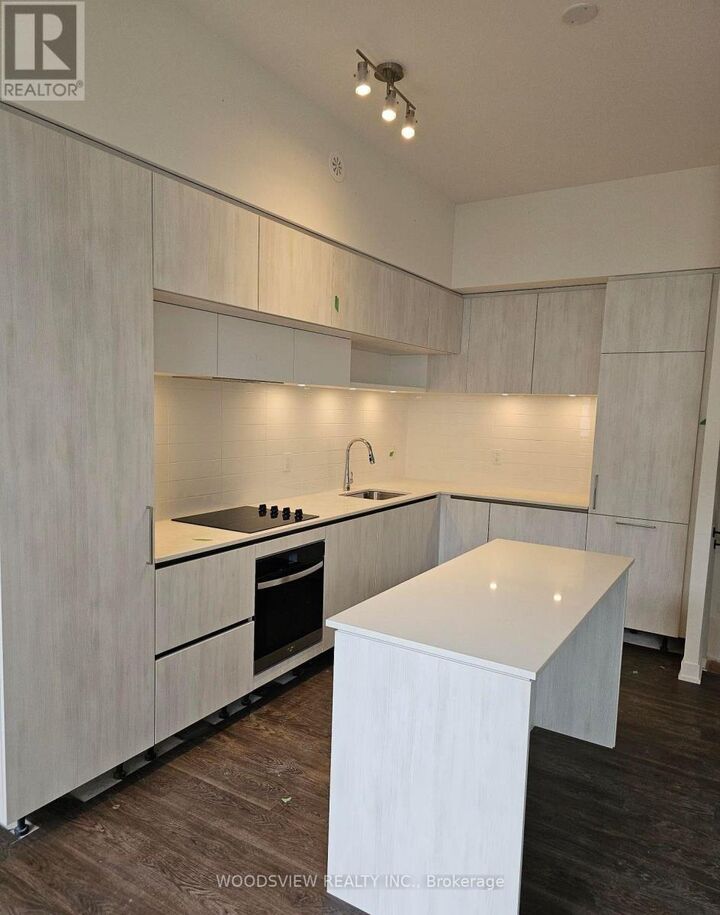 Property Photo:  12 David Eyer Road Th 1120  ON L4S 1M4 