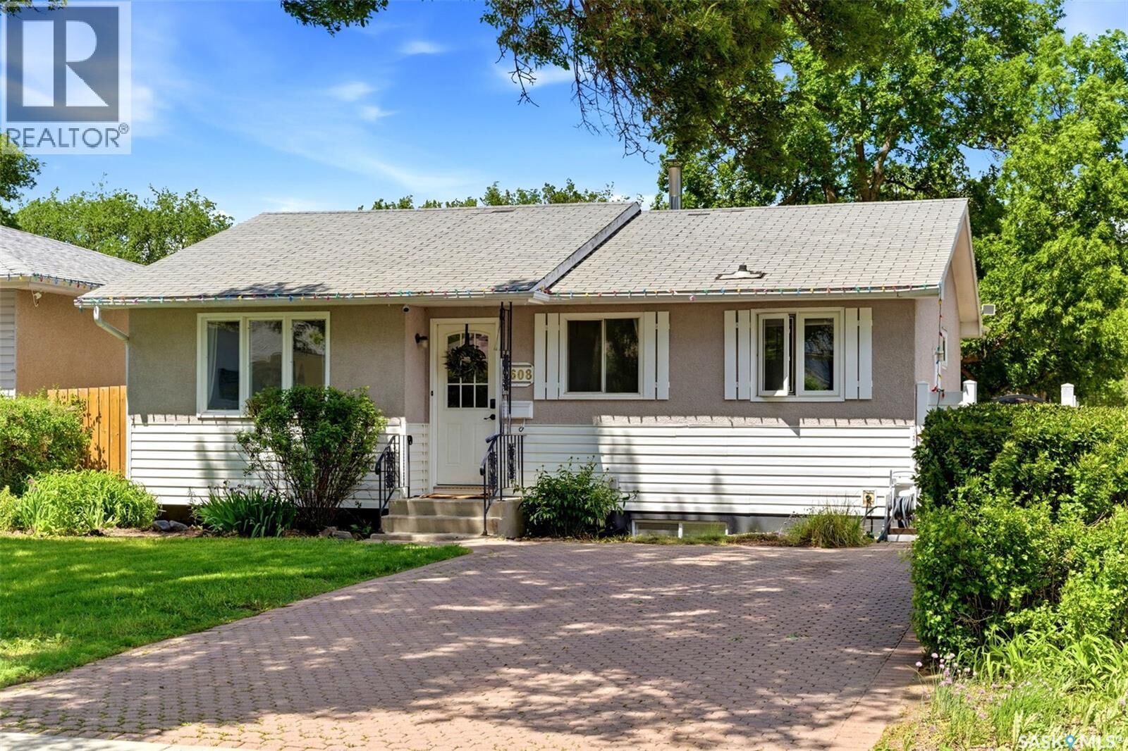 Property Photo: 5608 2nd Avenue N SK S4R 5M5