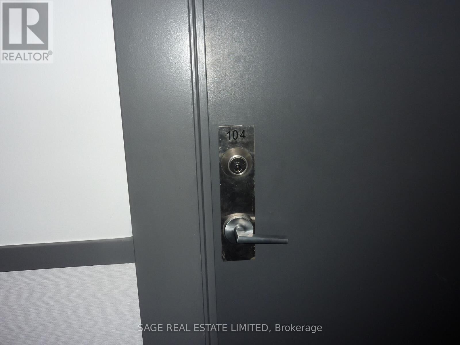 Property Photo:  570 Lolita Gardens 104  ON L5A 0A1 