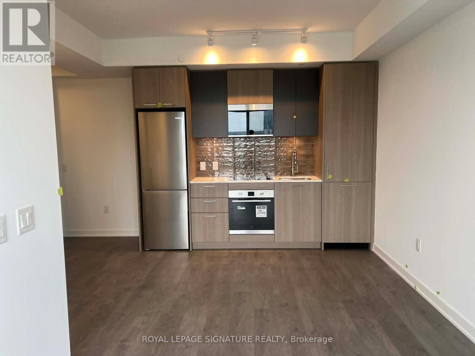 Property Photo:  10 Oak Street 1809  ON M5A 0Z1 