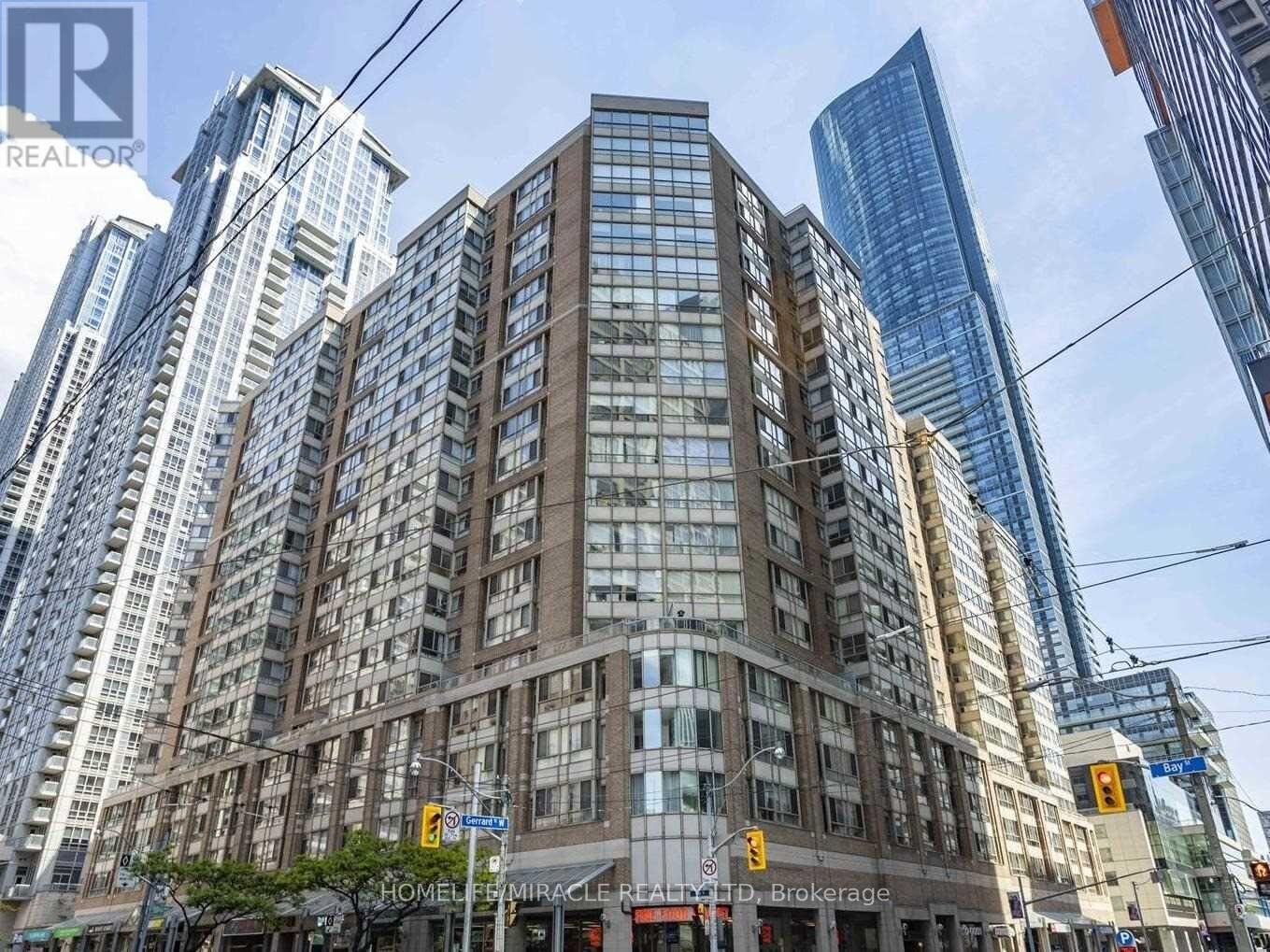 Property Photo: 717 Bay Street 1907 ON M5G 2J9