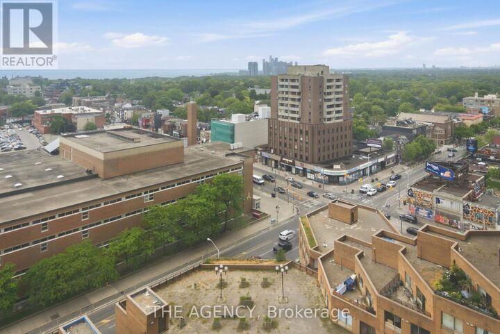Property Photo: 2360 Dundas Street West 1613B ON M6P 4B2