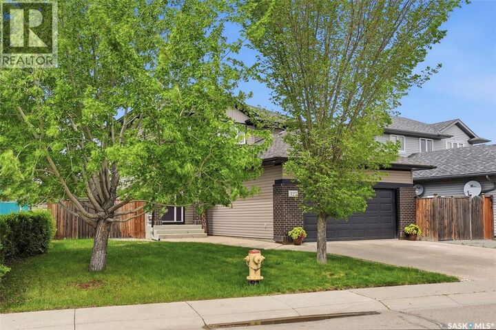 Property Photo:  327 Hettle Cove  SK S7T 0E8 