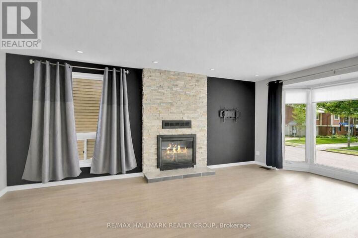 Property Photo:  13 Coolspring Crescent  ON K2E 7M7 