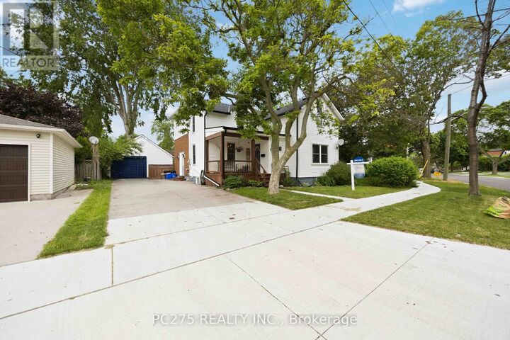 Property Photo:  112 Essex Street  ON N7T 4R7 