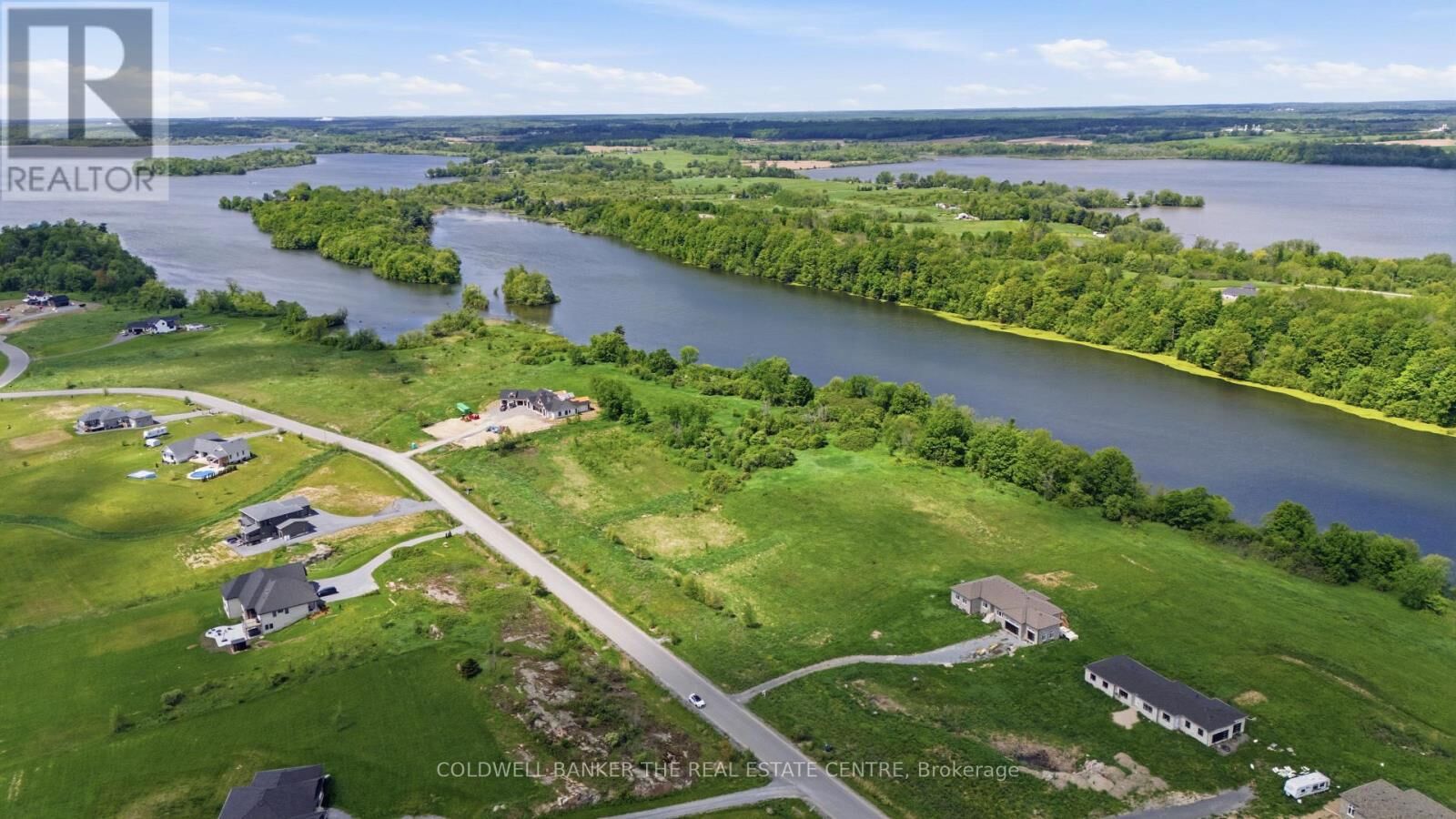 Property Photo:  118 Hineman Street  ON K7L 0G2 