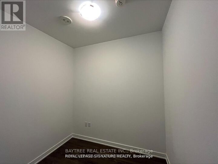 Property Photo: 95 Oneida Crescent 409 ON L4B 0H5