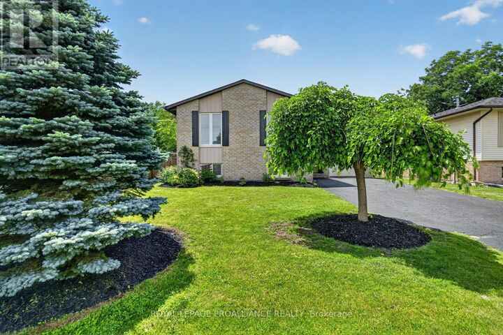 Property Photo:  57 Cambridge Crescent  ON K6V 6L7 