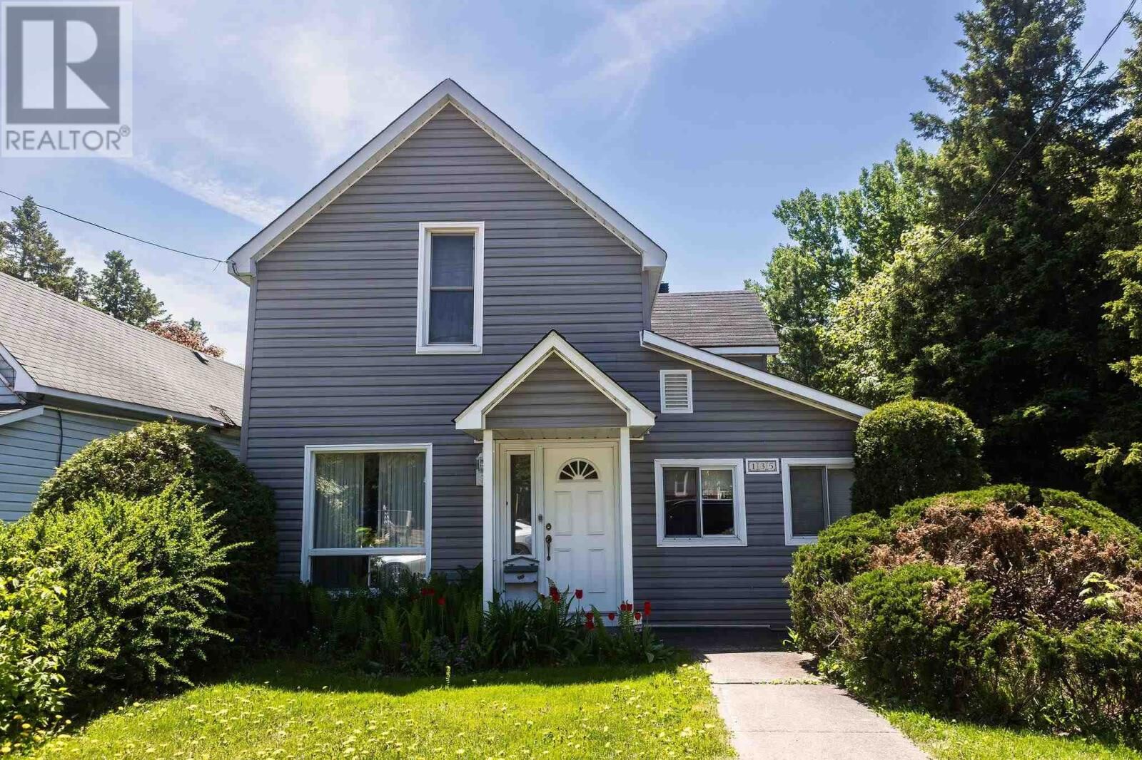 Photo de la propriété:  135 Salisbury Ave  ON P6B 1M3 