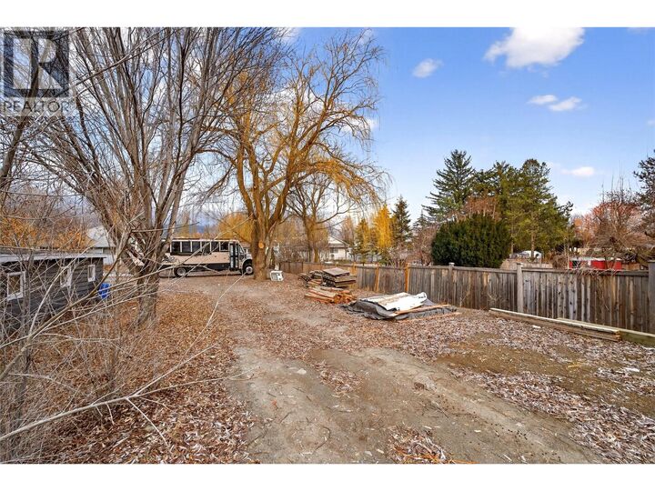 Photo de la propriété:  2135 Merritt Avenue  BC V1K 1B8 