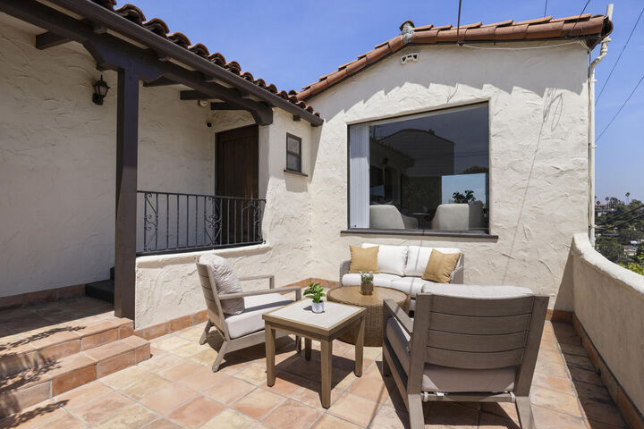 Property Photo:  3756 Clayton Avenue W  CA 90027 