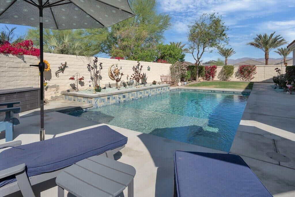 Property Photo:  40043 Corte Los Orlanos  CA 92203 