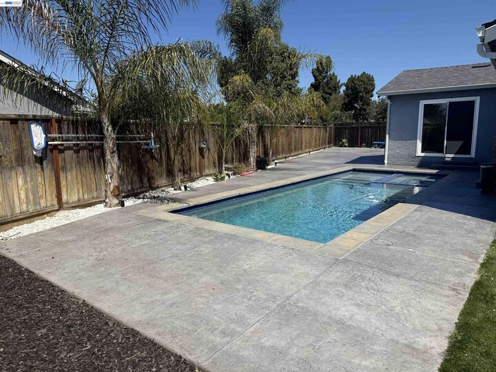 Property Photo: 35539 Dee Pl CA 94536