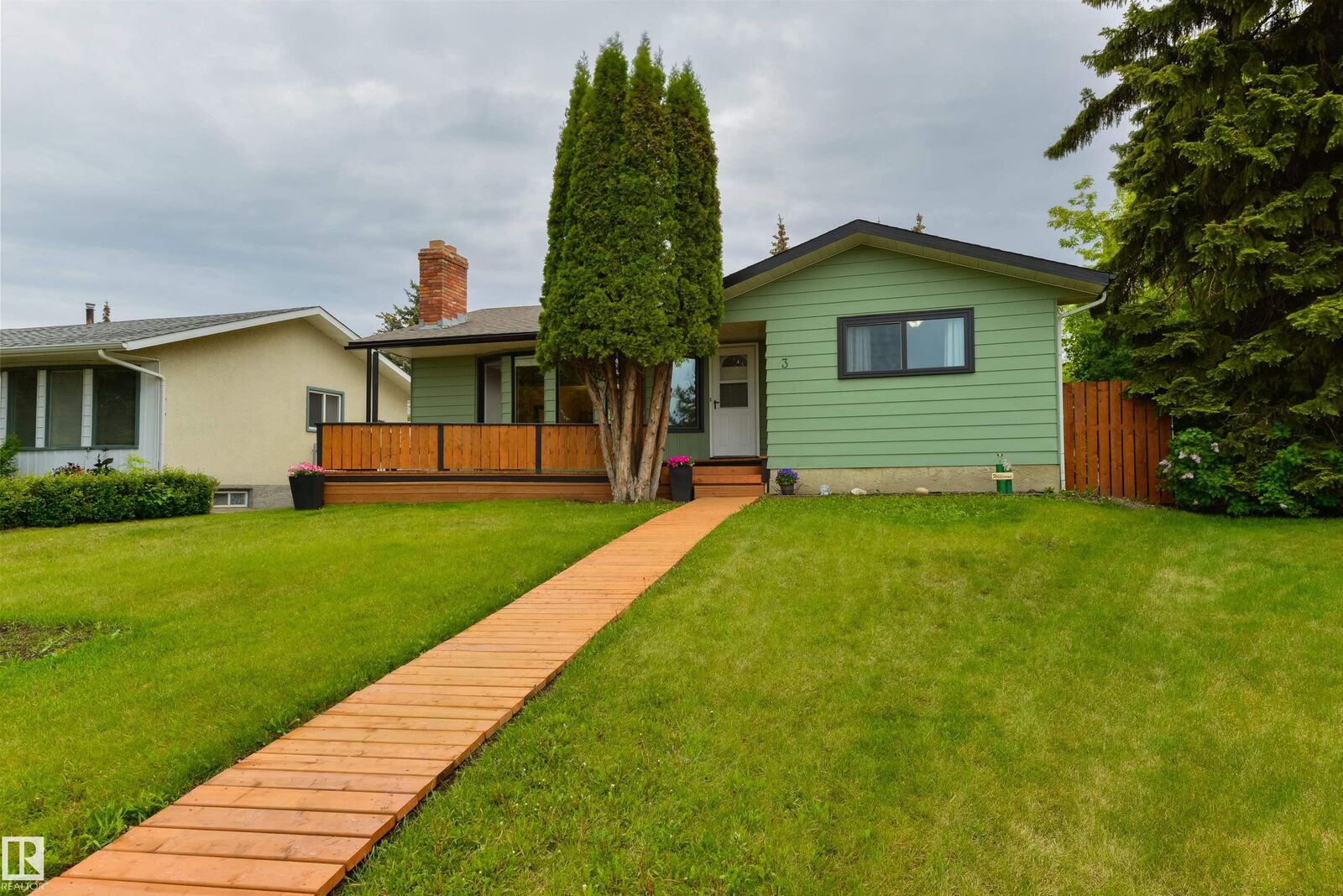 Property Photo: 3 Benton Street AB T7X 1H9