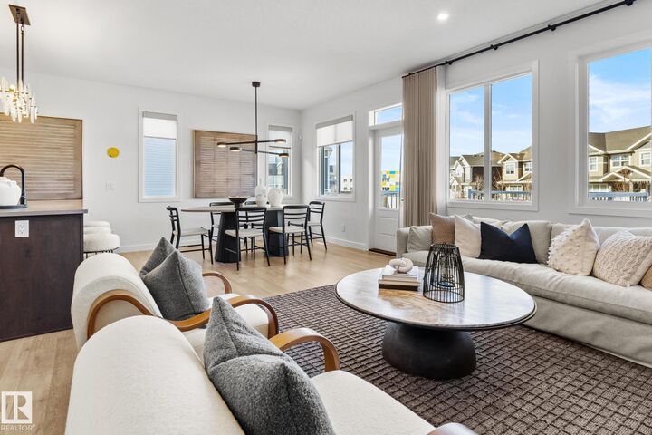 Photo de la propriété:  5314 Hawthorn Close SW  AB T6X 3N5 