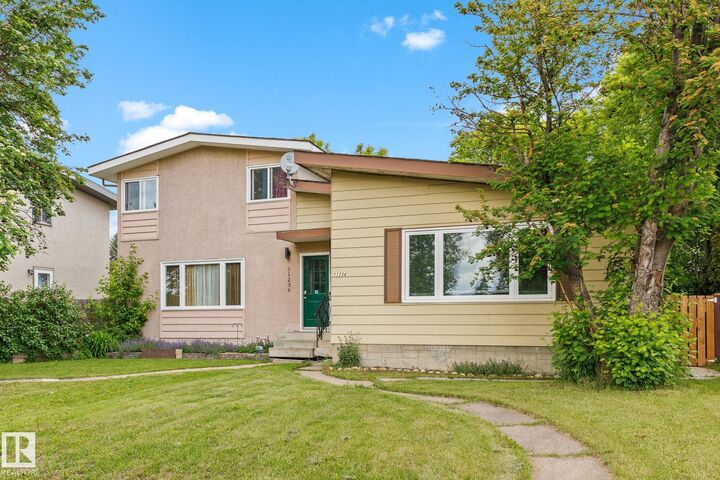 Property Photo: 11234 40 Avenue NW AB T6J 0R2