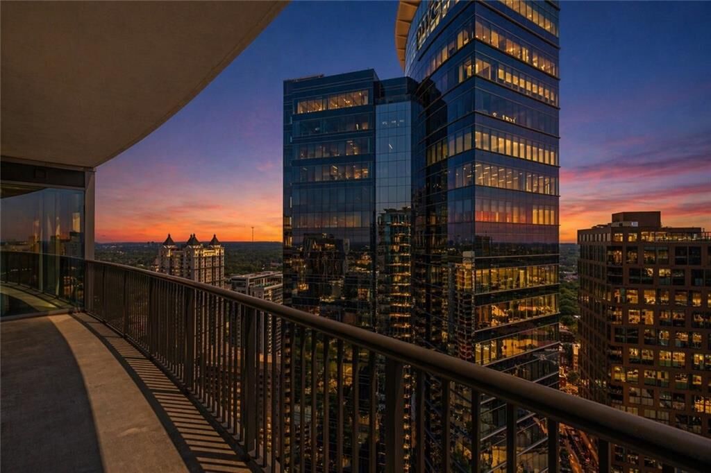 Property Photo: 1080 Peachtree Street NE 3304 GA 30309
