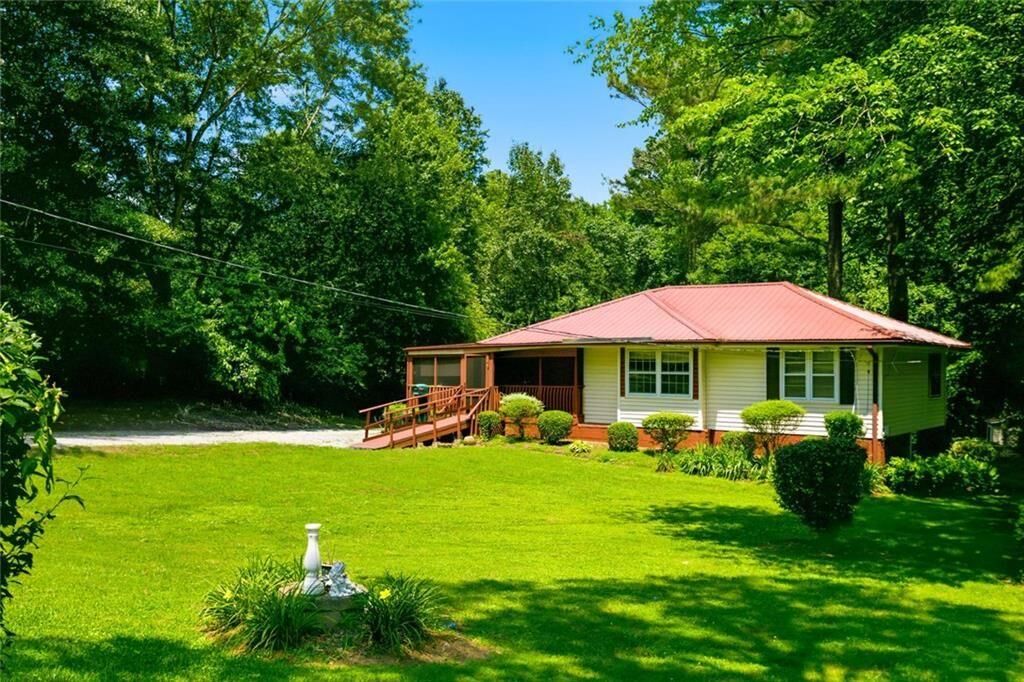 Property Photo:  425 Brandywine Court  GA 30004 