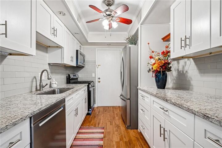 Property Photo: 6851 Roswell Road F32 GA 30328
