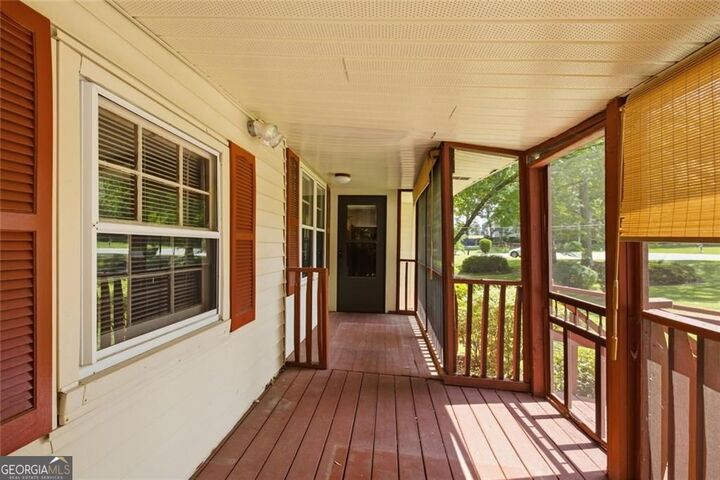 Property Photo: 425 Brandywine Court GA 30004