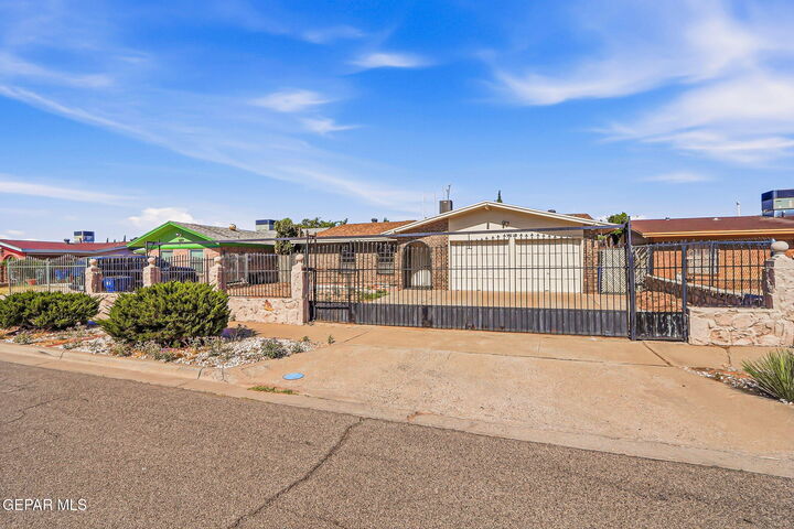 Property Photo: 3213 Slocum Street TX 79936