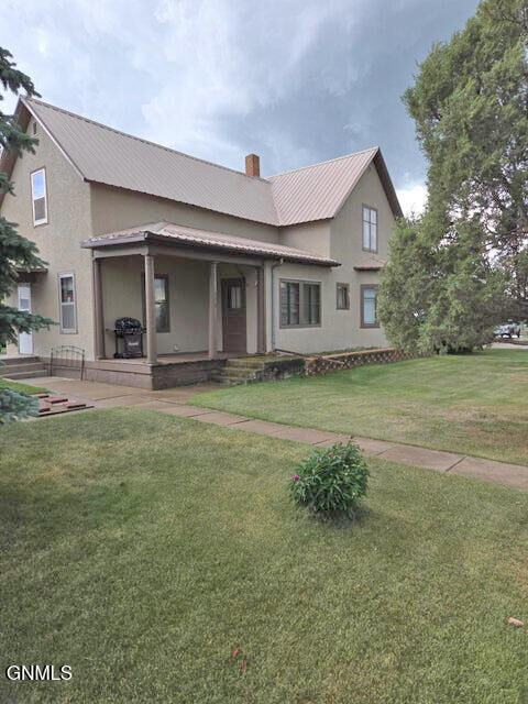 Property Photo:  110 Elm Avenue W  ND 58631 