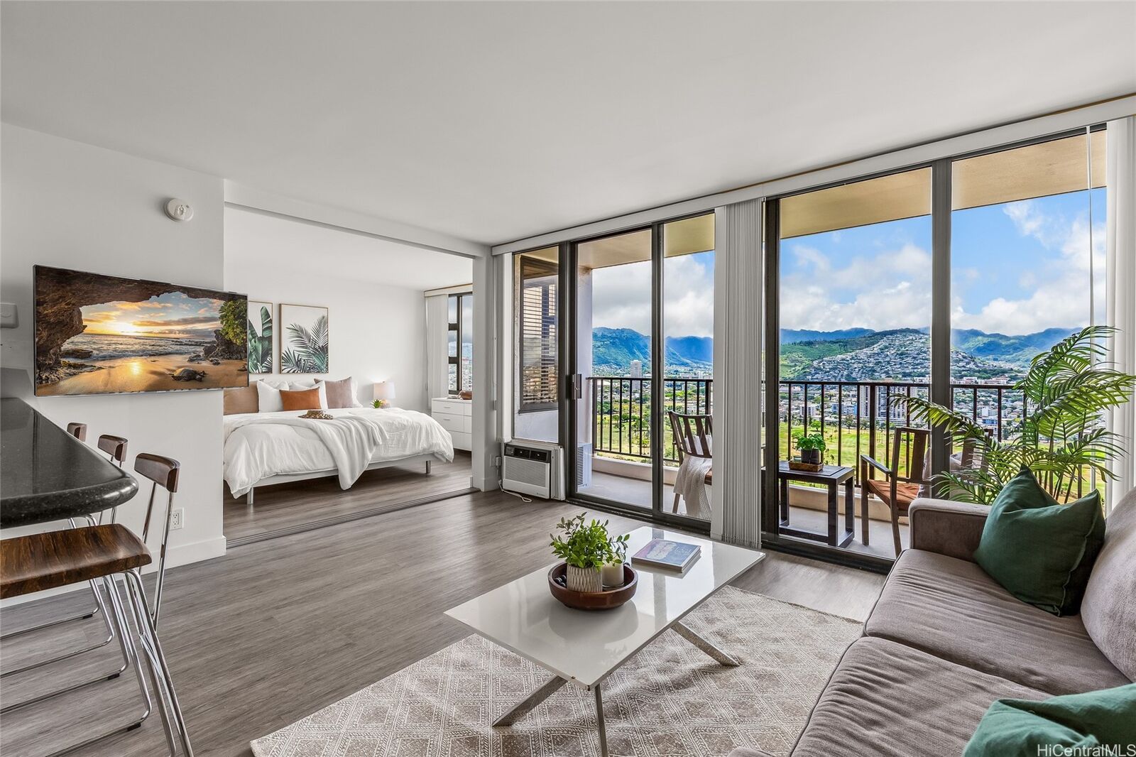 Property Photo: 201 Ohua Avenue 3205 HI 96815