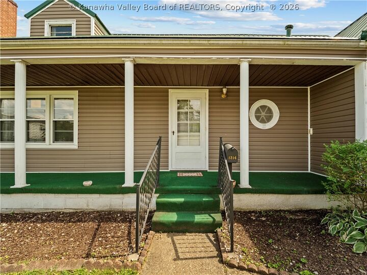 Property Photo:  1216 W 12th Street  WV 25143 