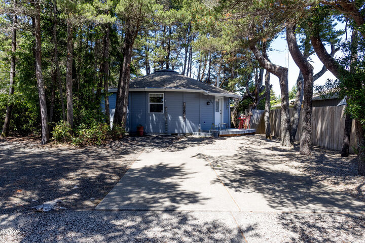 Property Photo: 1901 23rd Street OR 97439