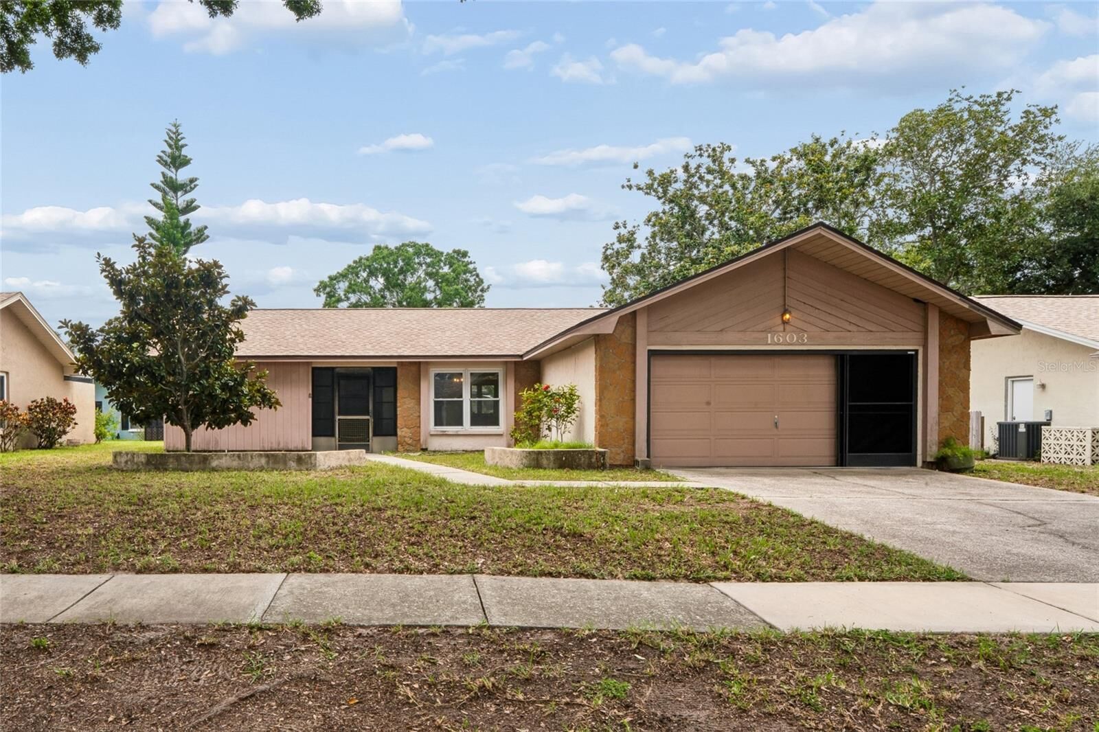 Property Photo:  1603 Glengarry Drive  FL 34684 