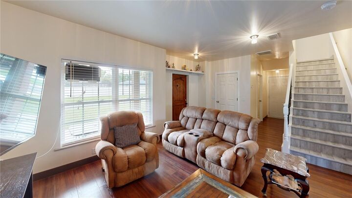 Property Photo:  402 E Maple Street  FL 34787 