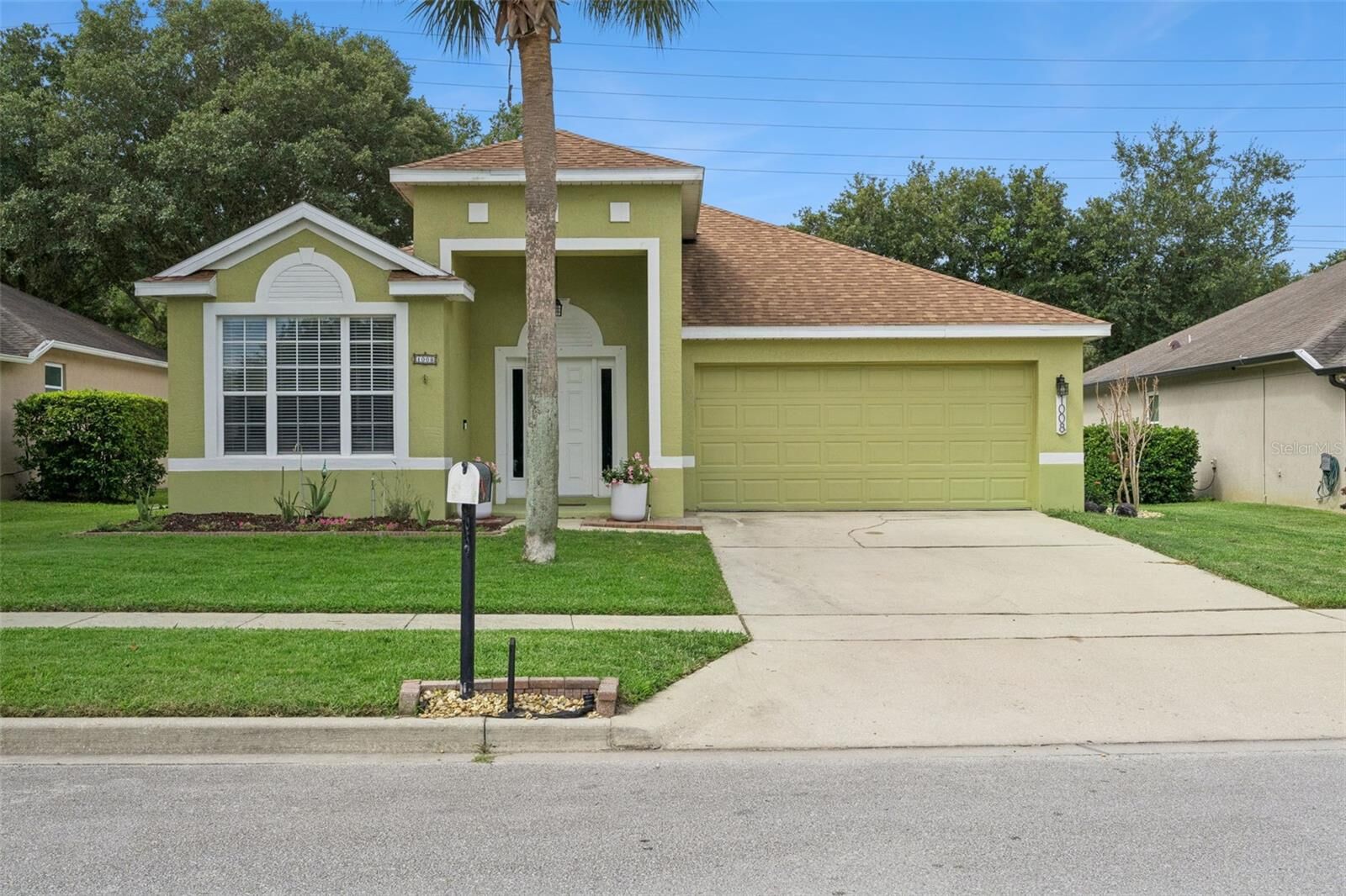 Property Photo: 1008 Magnolia Blossom Court FL 32712