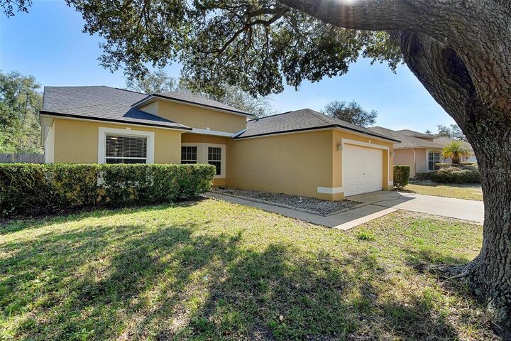 Property Photo: 846 Grand Hughey Court FL 32712