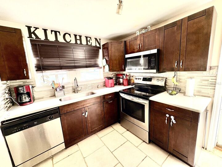 Property Photo: 5415 Old Highway 37 FL 33811